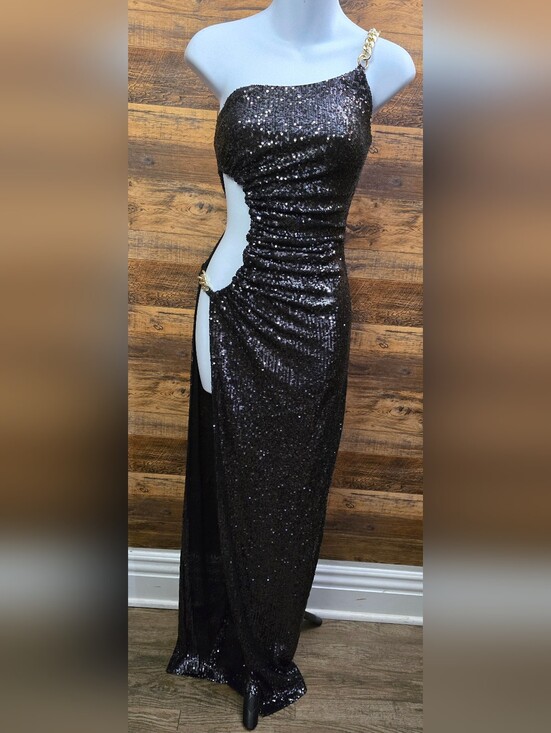 Hera Collection Dresses & Skirts - Hera Collection Black Sequin One-Shoulder Maxi Skirt with Gold Chain Detail